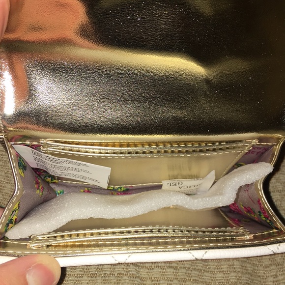 ♣️NWT Betsey Johnson Faux Leather Wallet - Picture 4 of 8